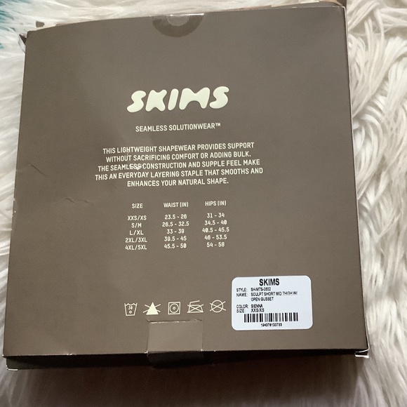 Skims Nwt short mid thigh with open gusset - Picture 7 of 8